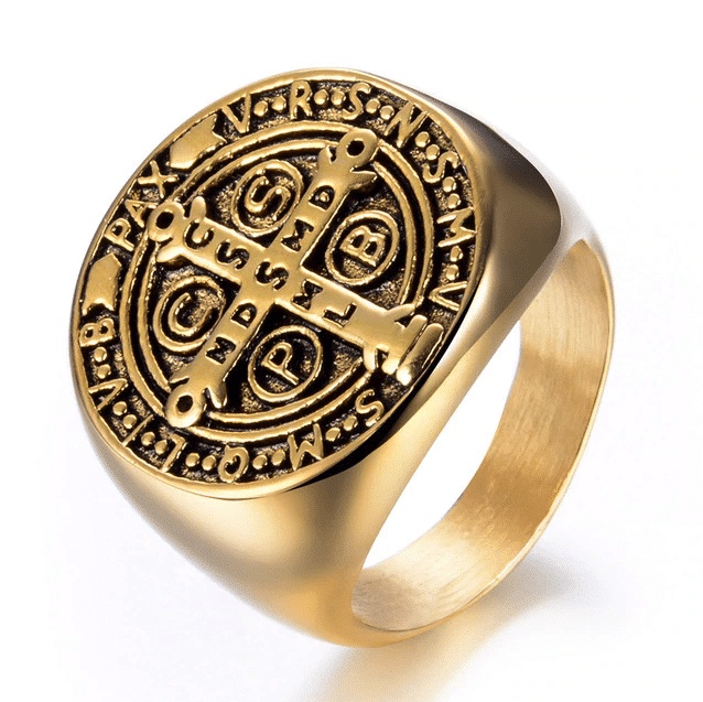 Christelijke ringen: gouden ring met kruis