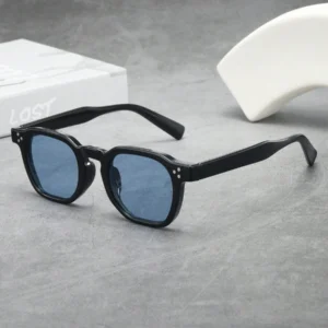 Ovale zonnebril zwart frame blauw lens