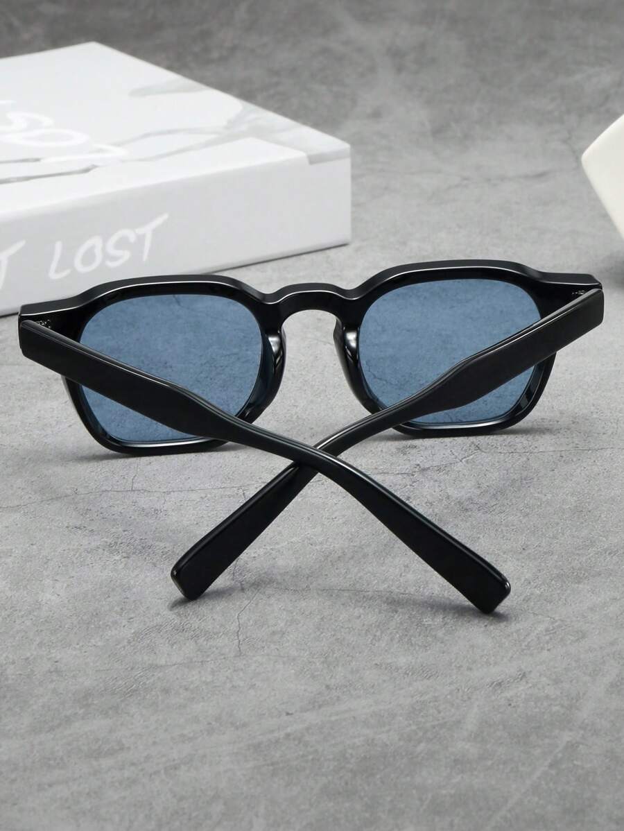 Ovale zonnebril zwart frame blauw lens