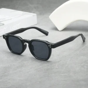 Ovale zonnebril zwart frame grijs lens