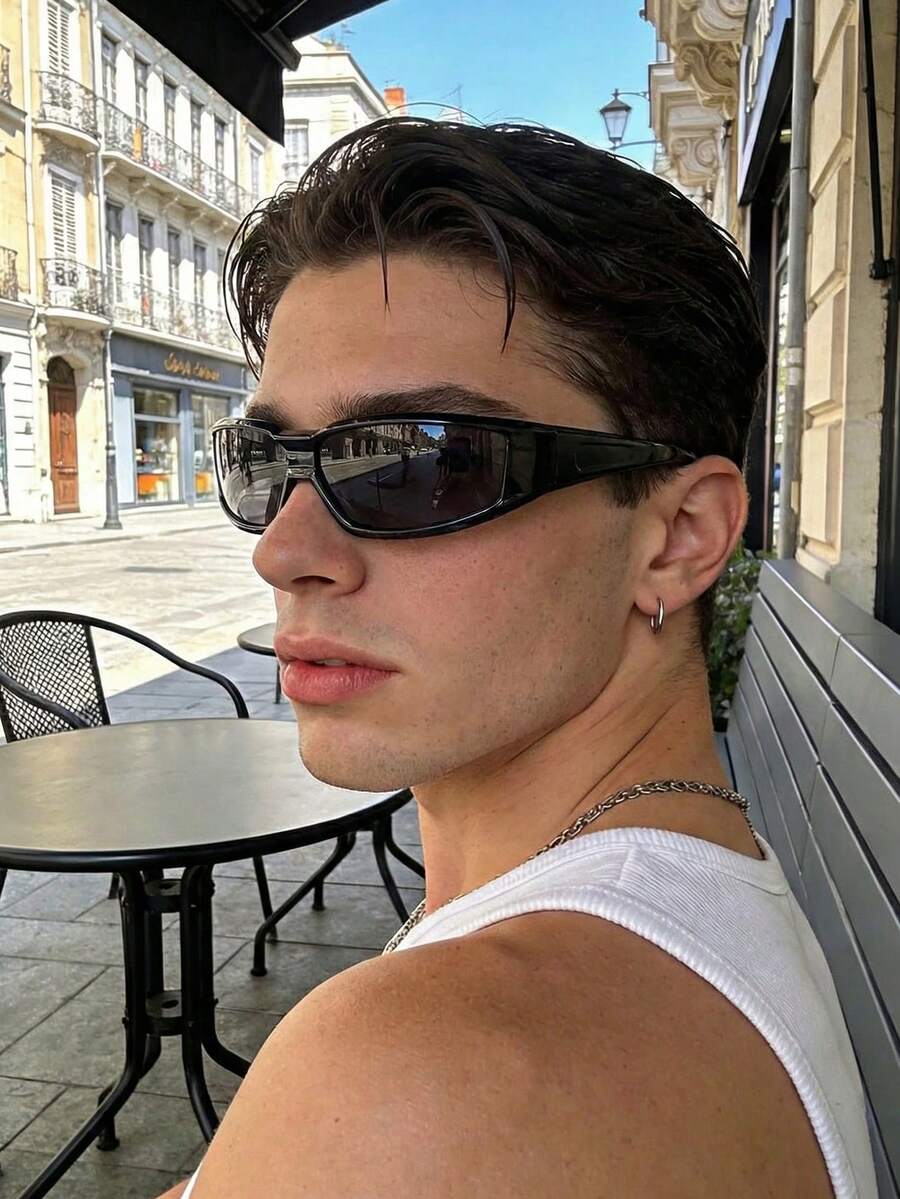 Ovale zonnebril zwart frame rood lens